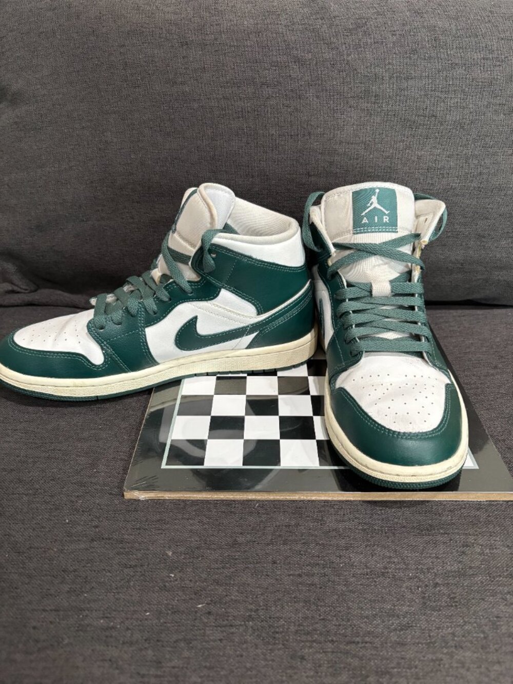 Nike Air Jordan 1 Women Mid-sneaker with two-tone white and dark green leather S
